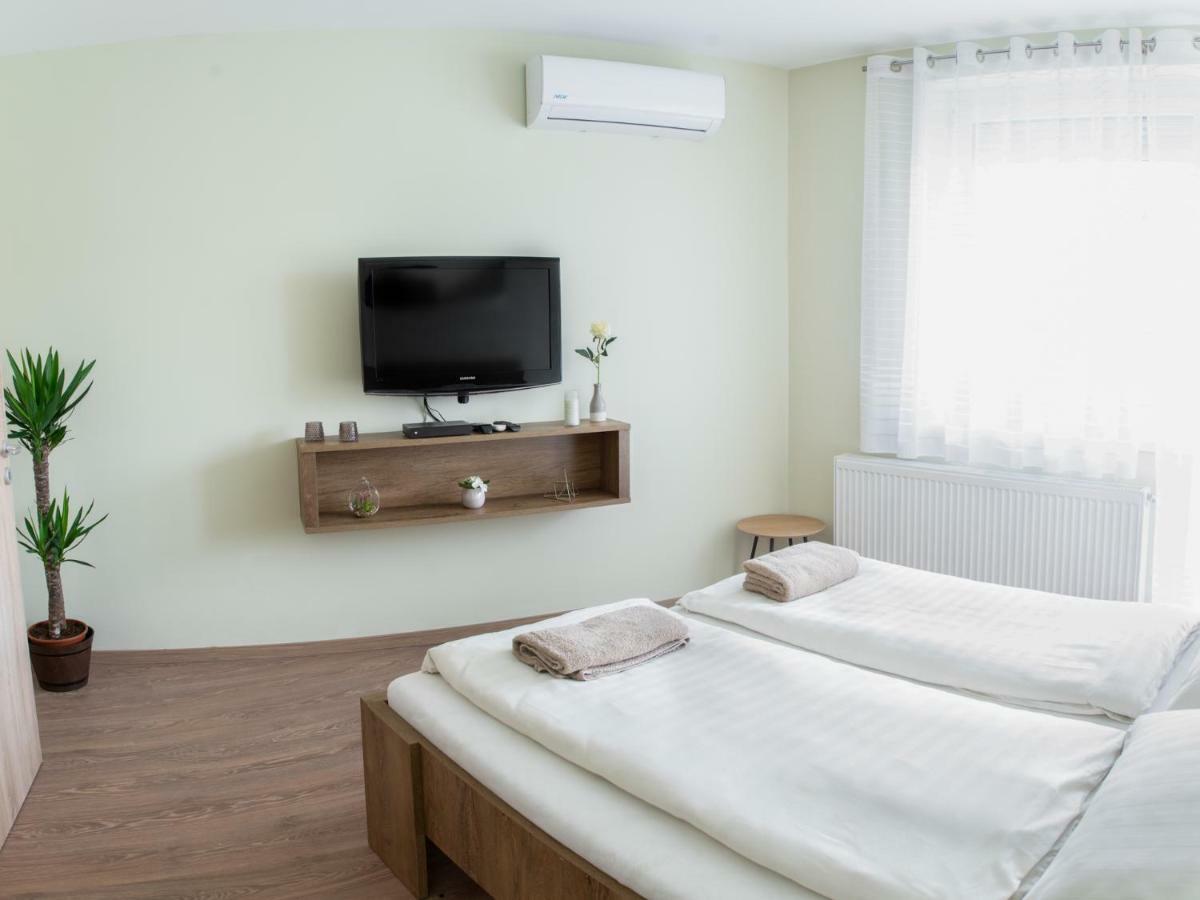 Pisztacia Apartman Apartment Eger Exterior photo
