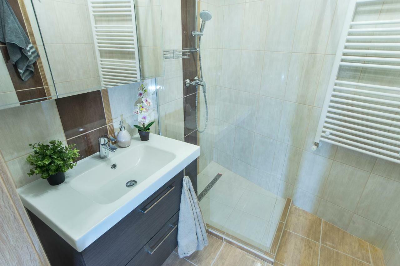 Pisztacia Apartman Apartment Eger Exterior photo
